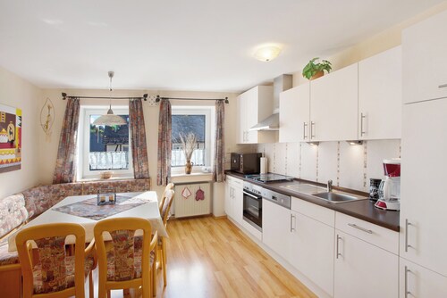 Ferienwohnung Königshof 3" mit Gemeinschaftsgarten, Balkon, Wi-Fi und MeineCardPlus Gästekarte