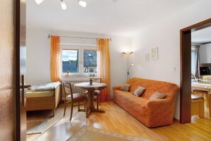 Fernseher, Kamin, DVD-Player, Tischtennisplatte