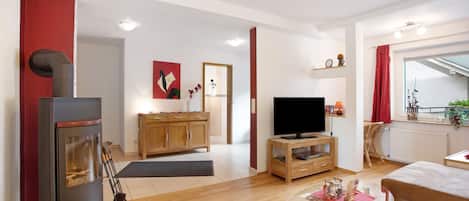 TV, peis, DVD-spiller og bordtennis