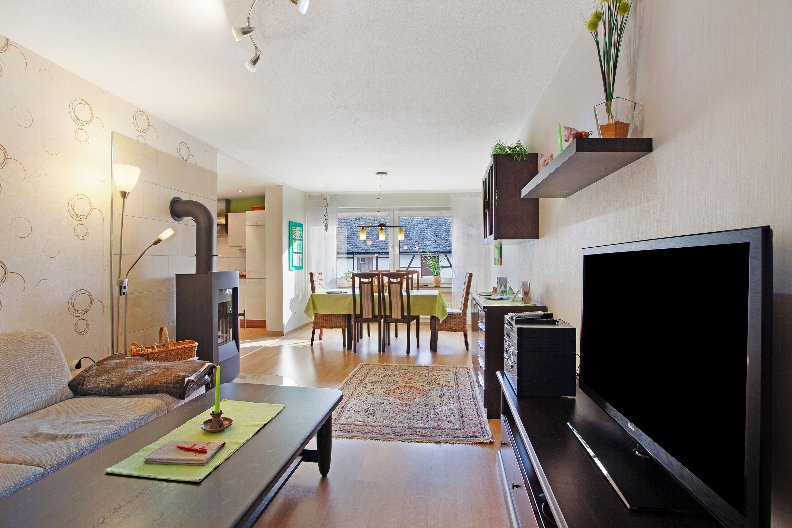 Fernseher, Kamin, DVD-Player, Tischtennisplatte