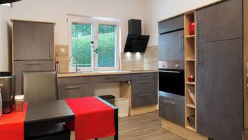 KĂŒhlschrank, Mikrowelle, Ofen, Herdplatte