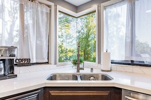 Fridge, microwave, oven, stovetop - Mins to the Lake, Arcade/Playroom, Panoramic Deck Views | Nadelhorn by AvantStay (Lake Arrowhead)