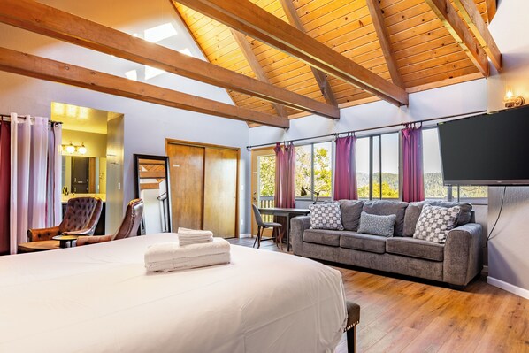 3 bedrooms, iron/ironing board, travel crib, free WiFi - Mins to the Lake, Arcade/Playroom, Panoramic Deck Views | Nadelhorn by AvantStay (Lake Arrowhead)