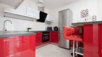 Ketuhar gelombang mikro, mesin basuh pinggan mangkuk