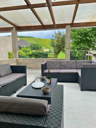 Charming renovated country house in the heart of the vineyards