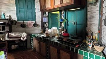 Kühlschrank, Herdplatte, Grillplatte, Rührgerät