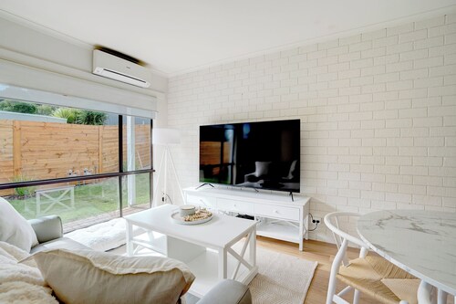 50m Walk to River , Pet Friendly, Spacious