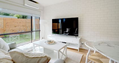 50m Walk to River , Pet Friendly, Spacious
