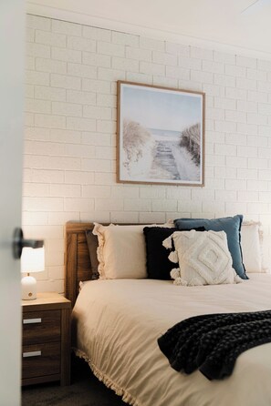 2 Schlafzimmer, Schreibtisch, Bügeleisen/Bügelbrett, Reisekinderbett
