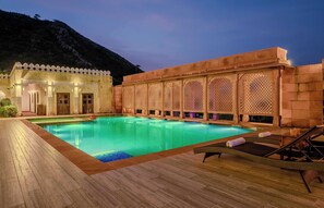 Seasonal outdoor pool - Khawa Palace and Resort (Nangal Rajawatan)