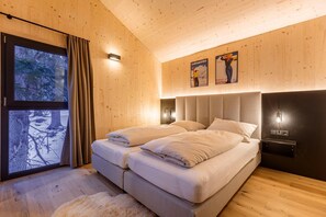 4 bedrooms, travel crib, free WiFi