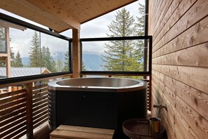 Indoor spa tub - Beautiful chalet with balcony (Turrach)