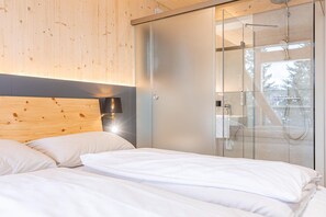 4 bedrooms, free WiFi - Appealing chalet with finnish sauna (Turrach)