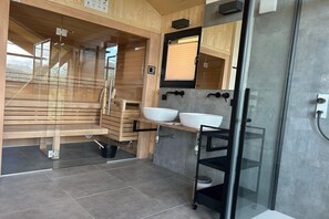 Shower, hair dryer - Awesome chalet with sauna (Turrach)