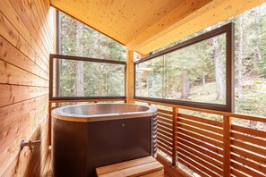 Indoor spa tub