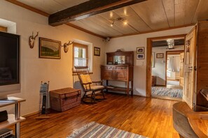 Interior - Historic farmhouse: 200 years old meets new (Breitenbach am Inn)