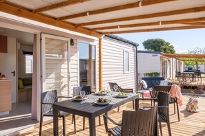 Outdoor dining - Cosy apartment with terrace (Tarragona)