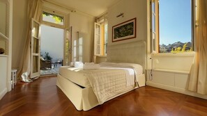 Suite, bakgårdsutsikt | Safe på rommet og wi-fi (inkludert)