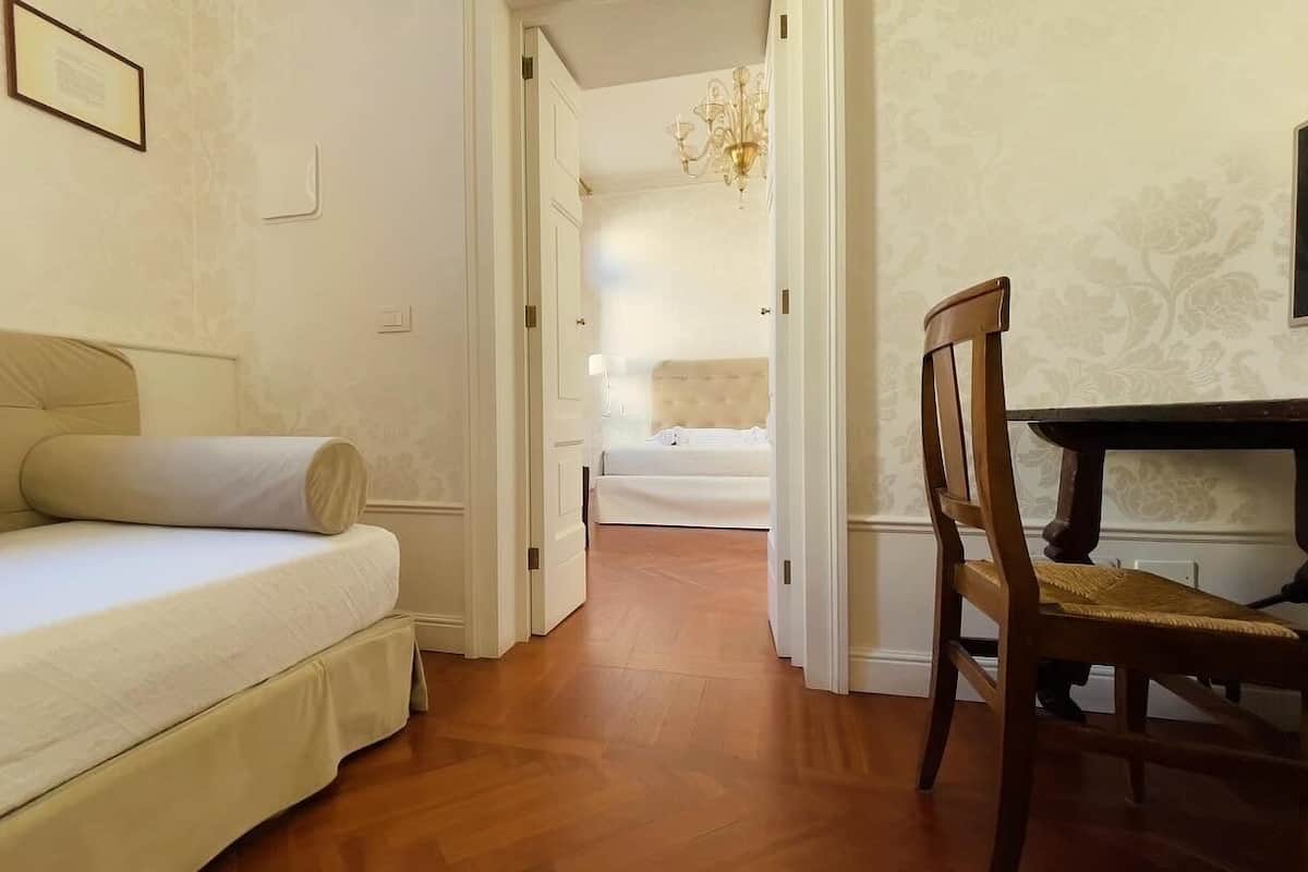 Suite, 2 slaapkamers, privébadkamer, in toren | Woonruimte