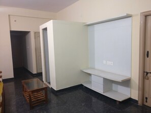 Laptop workspace, soundproofing, free WiFi - New SV Suites Yelahanka (Bengaluru)