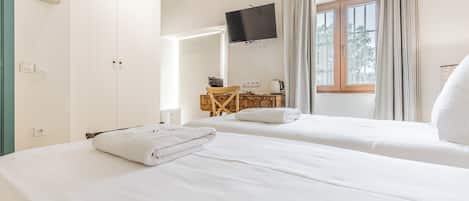 Schreibtisch, laptopgeeigneter Arbeitsplatz, kostenloses WLAN