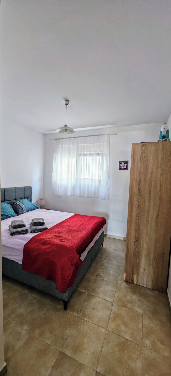 1 室のベッドルーム、アイロン / アイロン台、WiFi (無料)、ベッドシーツ