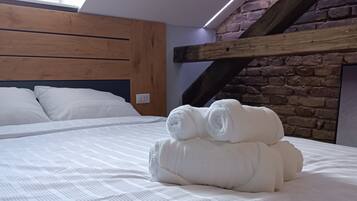 2 bedrooms, travel crib, free WiFi, bed sheets