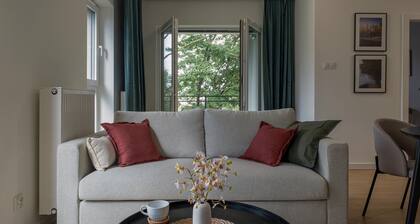 Spacious Apartment for 2 by Renters