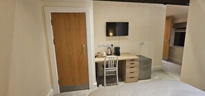 1 bedroom, free WiFi, bed sheets - Class Stays - Room 1 (Shrewsbury)