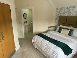1 bedroom, free WiFi, bed sheets - Class Stays - Room 5 (Shrewsbury)
