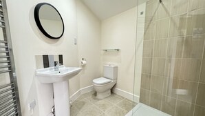 A bathroom with a sink, toilet, and shower. - Class Stays - Room 5 (Shrewsbury)