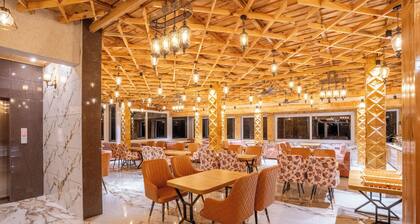 Golden Oak by The Lake Hill