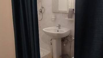 Doccia, asciugacapelli, bidet, asciugamani