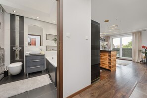 Towels - Studio Parking Centrum by Renters (Wroclaw)