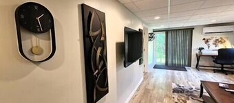 Stylish Guest Suite - Close to Orono and Bangor!