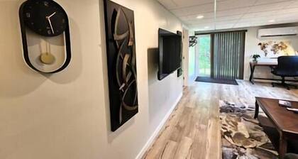 Stylish Guest Suite - Close to Orono and Bangor!