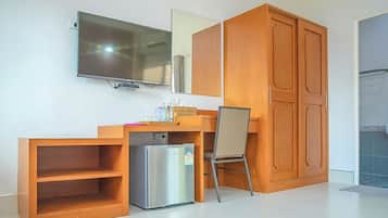 Villa Twin Room | Desk