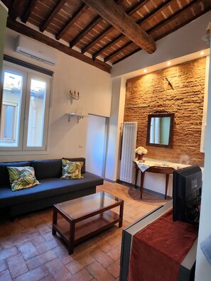 Smart TV - LG IN SANTA CROCE Characteristic Florentine apartment  (Firenze)