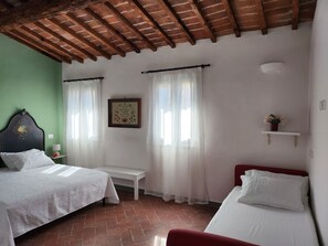 2 bedrooms, iron/ironing board, travel cot, WiFi - LG IN SANTA CROCE Characteristic Florentine apartment  (Firenze)