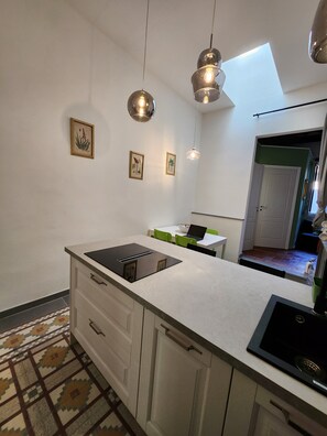 Fridge, microwave, oven, stovetop - LG IN SANTA CROCE Characteristic Florentine apartment  (Firenze)