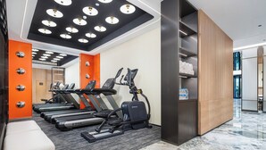 A modern gym with treadmills, elliptical machines, and a wall-mounted exercise bike. - Meihao Lizhi Hotel (Xi'an Lintong Huaqingchi Subway Station Branch) (Xi'an)