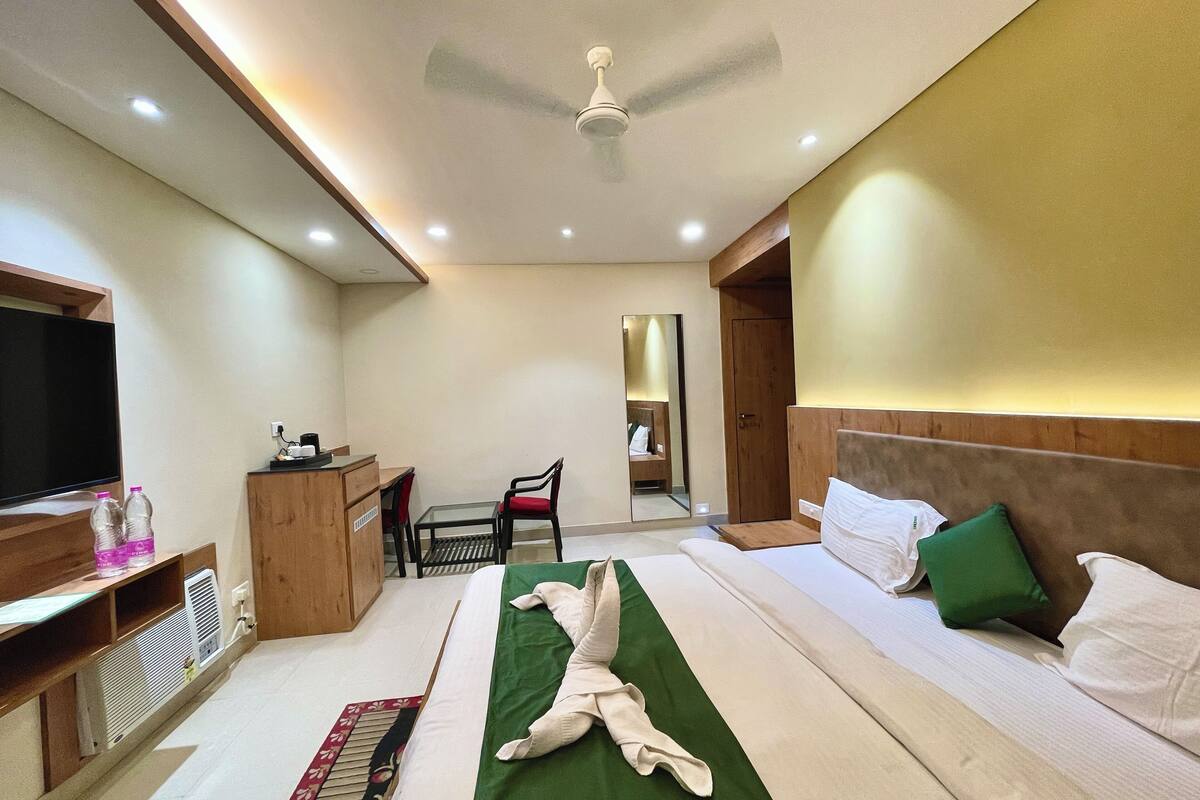 Superior Triple Room | 1 bedroom, desk, laptop workspace, soundproofing