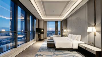 Ropa de cama de alta calidad, cubrecamas y minibar