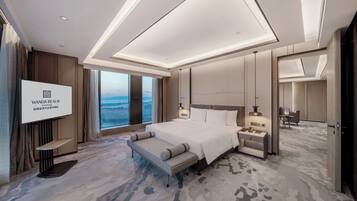 Ropa de cama de alta calidad, cubrecamas y minibar