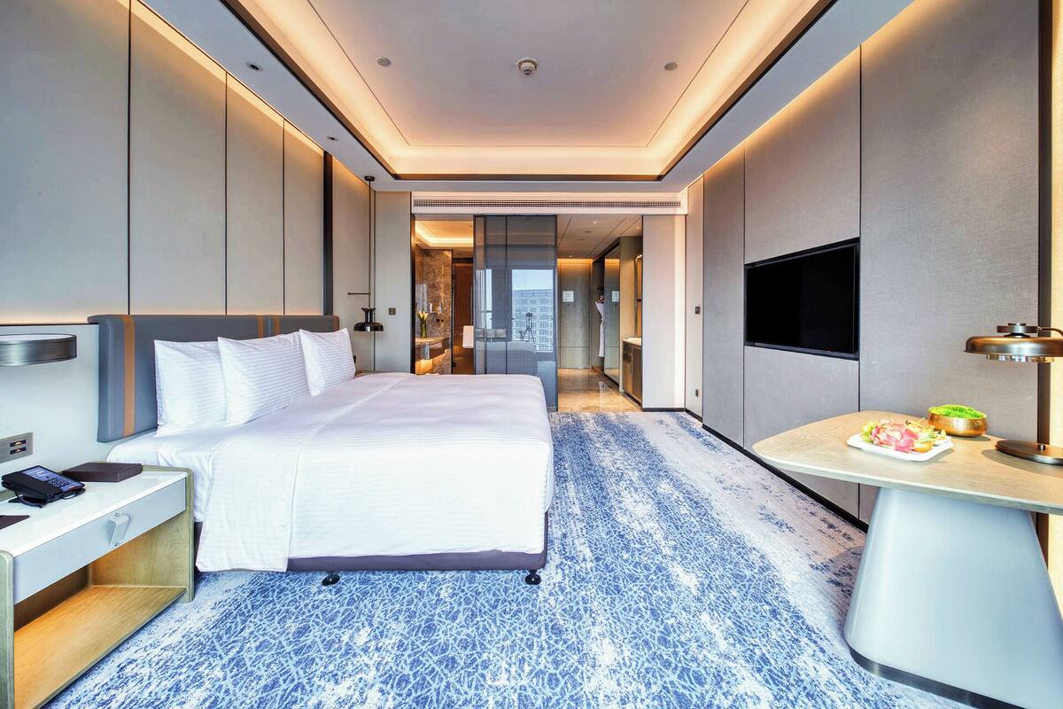 Premium bedding, down duvets, minibar, in-room safe