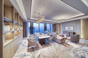 Premium Suite, Non Smoking | Premium bedding, down duvets, minibar, in-room safe - Wanda Realm Kunming (Kunming)