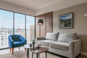 Televisión y oficina 