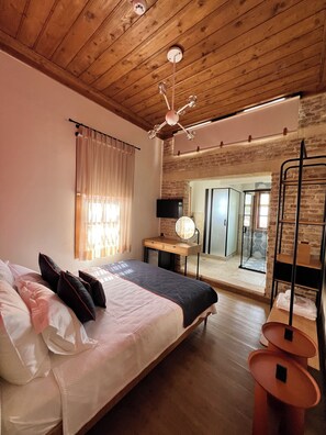 豪華客房 | 高級寢具、記憶床墊、迷你吧、客房內保險箱