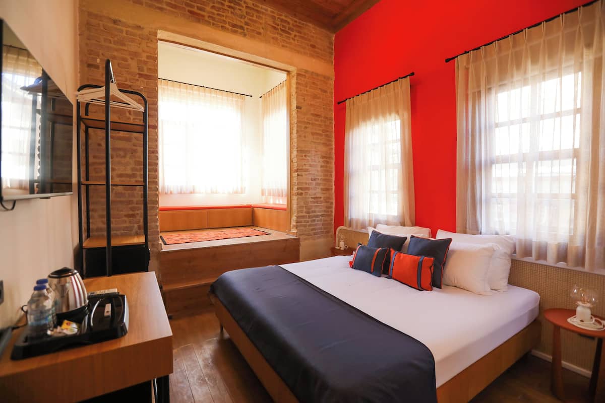Standaard driepersoonskamer | 1 slaapkamer, luxe beddengoed, bedden met traagschuimmatras, een minibar