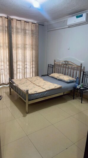1 Schlafzimmer, Bügeleisen/Bügelbrett